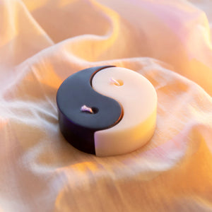 
                
                    Load image into Gallery viewer, Yui Brooklyn Yin Yang Candle
                
            