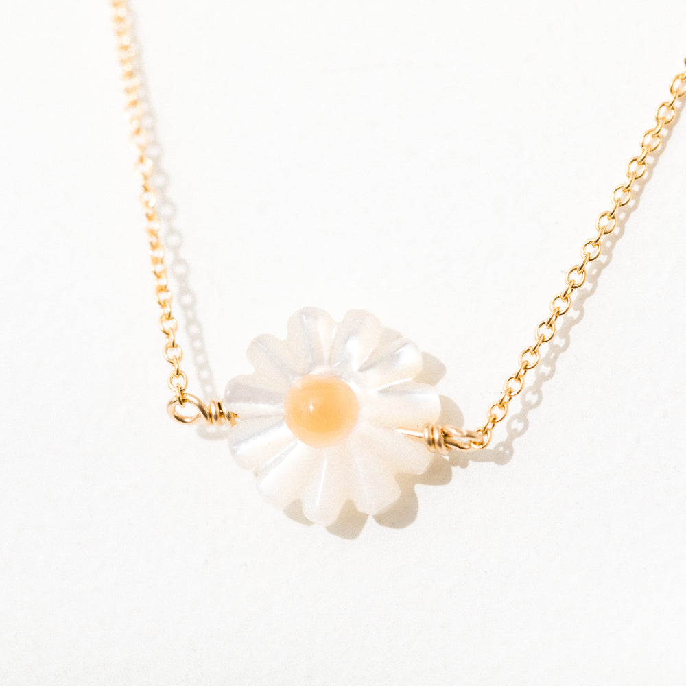 
                
                    Load image into Gallery viewer, Larissa Loden Barrymore Daisy Necklace
                
            