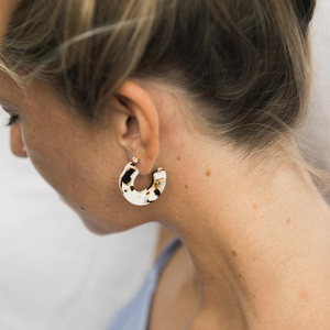 
                
                    Load image into Gallery viewer, NAT &amp;amp; NOOR Ray Hoops In Coco Cream Earrings
                
            